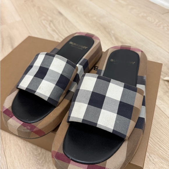 Burberry Tan Beige Black White Check Slide Sandals - Picture 5 of 6